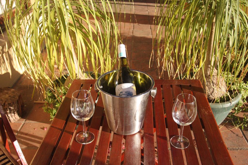 Calais Wine Estate Hostal Paarl Exterior foto